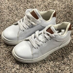 Pacifica white toddler sneaker size 11